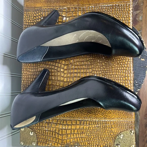 Giani Bernini Black Leather Pumps size 9 & 9.5 - Picture 6 of 11